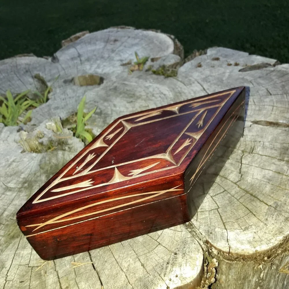 Vintage Carved Wood Box Trinket Box Collectible Wooden Boxes Diamond Shaped Gift - Picture 4 of 15